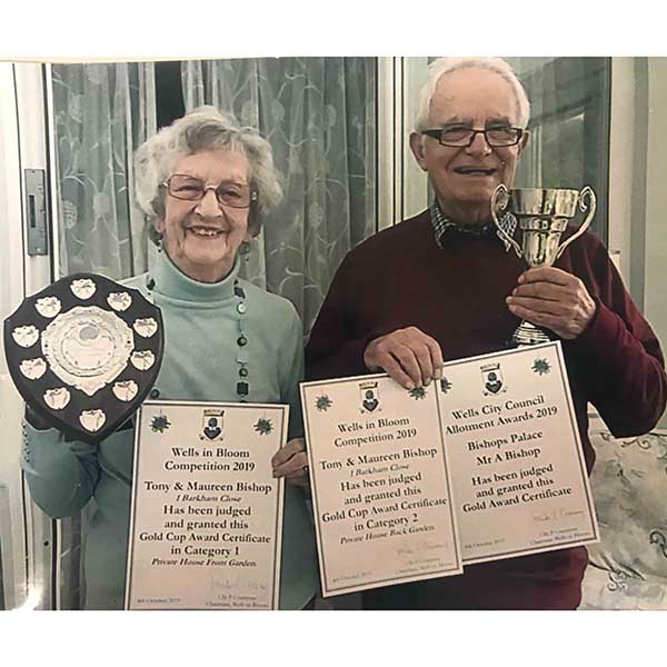 MR-AND-MRS-BISHOP-WELLS-IN-BLOOM-ALLOTMENT-AWARDS-WITH-KINGS-SEEDS-600x600-(2).jpg